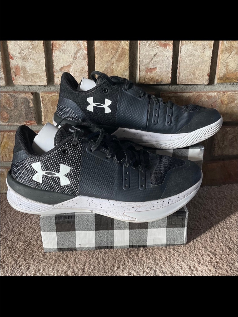 Under Armour Mens Black Sneakers with White Logo
